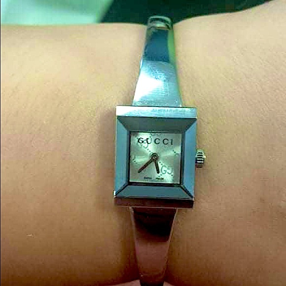 Gucci gframe women’s bangle watch - Picture 1 of 4